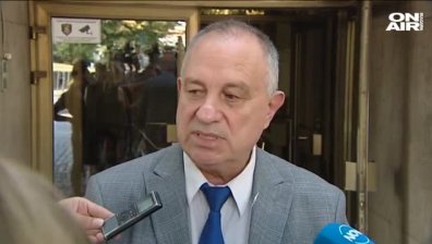 Без посещения в нощни заведения  и участие в групови събирания, учениците - онлайн и още...