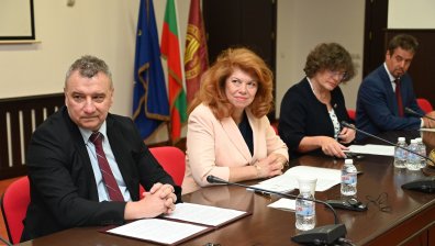 Йотова: Европа трябва да има свой отбранителен модел, който да надгражда Алианса