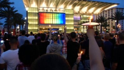 Хиляди почетоха жертвите от стрелбата в Орландо