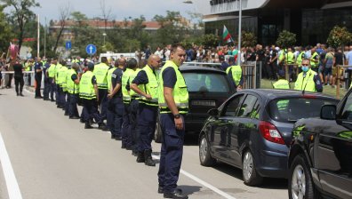 Агресия срещу журналист, от ГЕРБ видяха платени провокатори (+ВИДЕО)