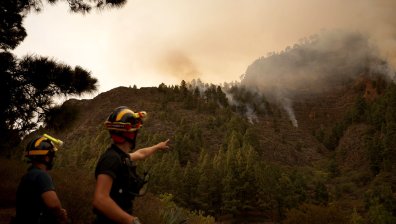 Огромен пожар на остров Тенерифе около вулкана Тайде, спешно евакуират хора 