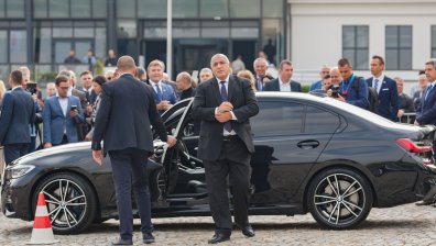 Борисов изпробва технология за автоматизирано шофиране на откриването на Bosch инженеринг център