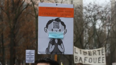 Нови ограничения влизат в сила в редица държави заради Омикрон
