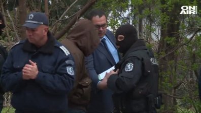 Двама полицаи са заловени с пари и наркотици при сключване на сделка