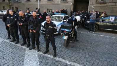 Почина полицай от кордона пред парламента