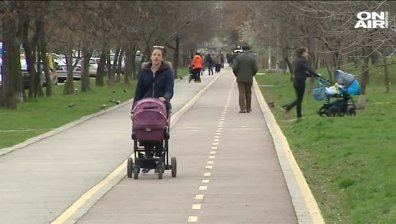 От догодина: Вдигат детските надбавки с 3 лева!