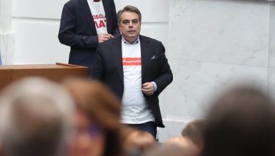 Асен Василев: Сарафов се разпорежда незаконно с държавни средства