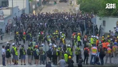 Протестите в Хонконг отново ескалираха в сблъсъци 