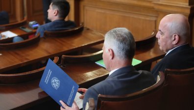 Спор за дневния ред прекъсна заседанието на парламента