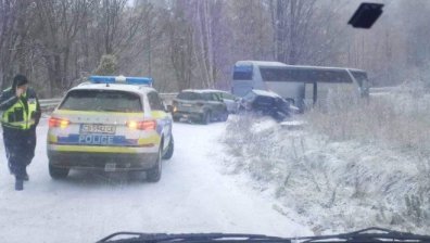 Сняг вали на много места в страната (ВИДЕО+СНИМКИ)