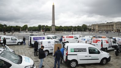 Полицаи на протест в Париж: Няма ли полиция, няма мир!