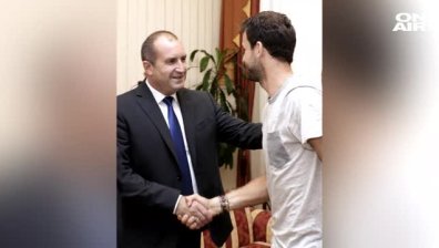 Гришо по тениска и кецове на среща с президента