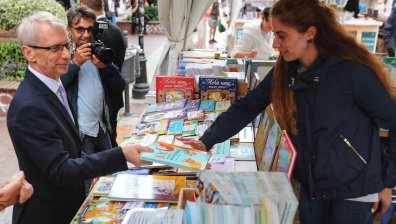Премиерът Денков: Книгата скоро няма да има конкуренция, тя е най-дълбокото изкуство