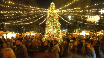 Коледната магия завладя столицата с празнични базари (ВИДЕО)