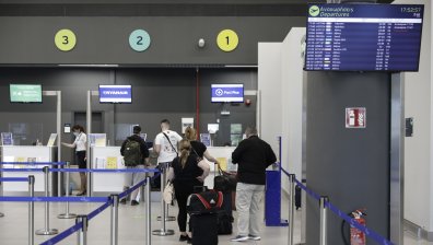 Гърция наложи задължителни тестове за коронавирус на всички руски граждани