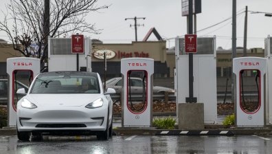 Tesla oбмисля компактен електромобил за европейския пазар