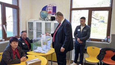 Пеевски гласува в Бабяк: Избрах държавата на хората