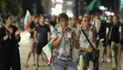 За 65-и ден недоволни граждани се събраха под прозорците на властта