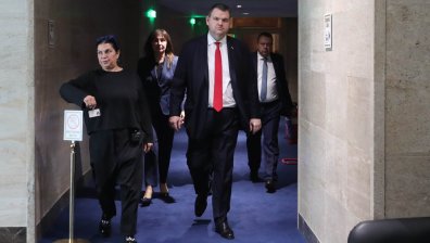 Скандал с кода на машините провали извънредното заседание на НС