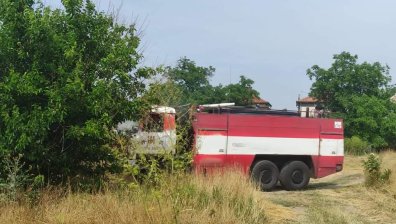 Овладян е пожарът, пламнал в гора в Хасковска област