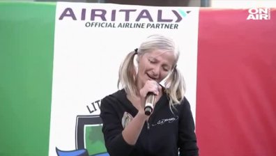 Бездомна оперна певица от Русия се качи на истинска сцена (Видео)