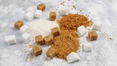 Ето кои са основните разлики между бялата и кафявата захар