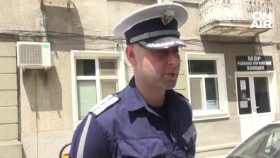 "Не даде логично обяснение": Говори полицаят, спрял 12-годишния шофьор от "Тракия"