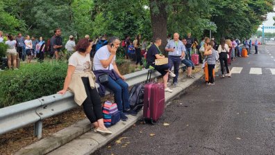 Сигнал за бомба на летище "София", евакуираха и двата терминала (ОБНОВЕНА)