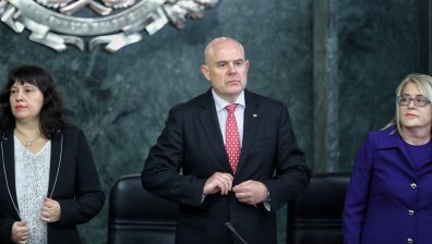 Гешев си скъса написаната оставка и обяви: Заплашиха мен и семейството ми, не ме е страх