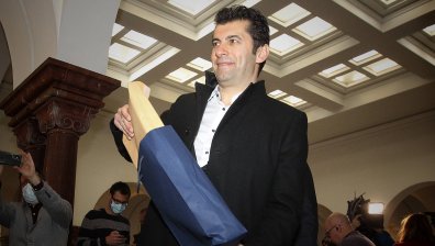 8 от лицата в списъка "Петков" са чисти, за останалите 11 има данни в службите