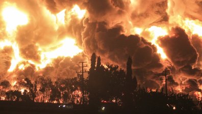 Взрив в петролна рафинерия рани двадесет души в Индонезия