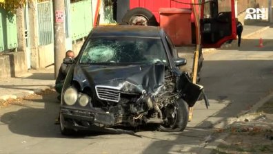 Шофьорът, който уби две жени на тротоар в Карнобат, остава в ареста