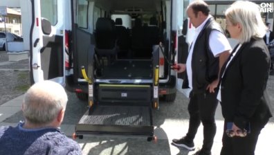 Стара Загора се похвали с два нови буса за хора с увреждания