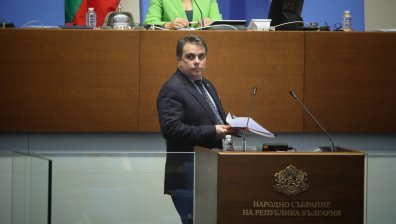 Само неотложни плащания: Как НС забрани на Асен Василев да харчи пари от бюджета