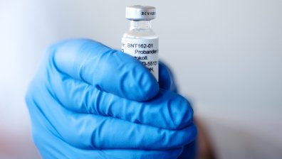 Pfizer се отметна: Ще достави наполовина по-малко ваксини