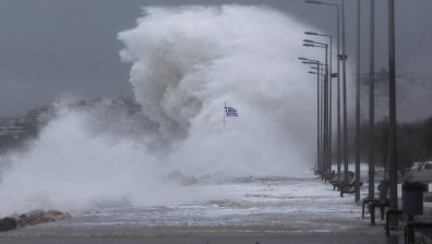 Българи се включиха в издирването на туристи, изчезнали в бурното море в Халкидики