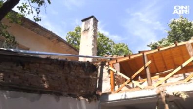 Стара къща се срути върху магазин в Хайредин