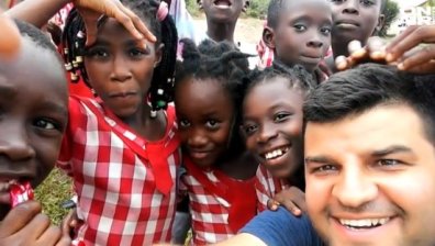 Деца от Уганда докоснаха Графа с изпълнението си на "Заедно"