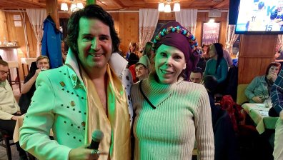 Княгиня Калина се забавлява в ресторант в Боровец с Цецо Елвиса (+ВИДЕО)