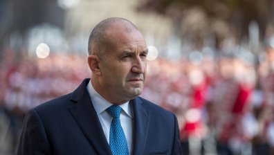 Бавни решения за спешни назначения: Нов сблъсък между Румен Радев и управляващите