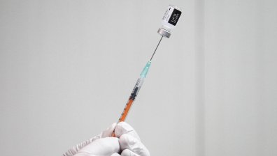 Хонконг одобри китайската ваксина на Sinovac за деца от 3 до 17 г.