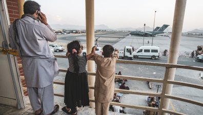 Спряха всички полети от летището в Кабул