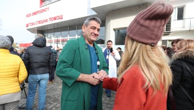 Протест пред "Пирогов" в защита на шефа на "Детска хирургия"