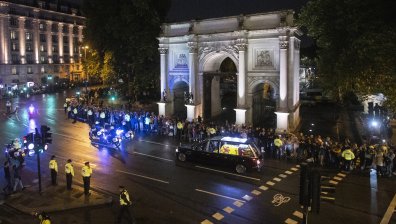 Невиждано: Стотици хиляди ще се сбогуват с Елизабет II на траурното шествие