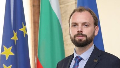 "Да, България" наложи наказание "предупреждение за изключване" на Мустафа Емин