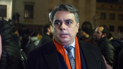 Асен Василев: Радваме се, че този пагубен за страната бюджет ще бъде оттеглен