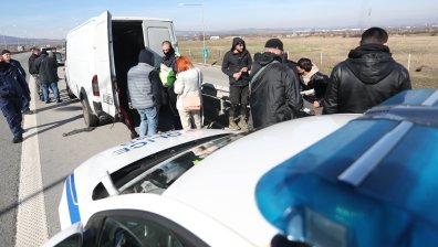Със счупени прешлени и комоцио са част от мигрантите след снощната гонка