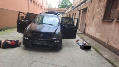 Шофьорът на джипа, забил се в затвора в Бургас, излязъл от психиатрията същия ден