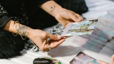 Нумерологична прогноза: Далеч от интриги и не трябва да задържаме емоциите си