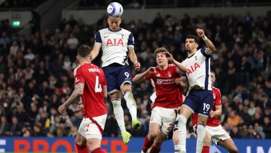 "Нотингам" докосва Шампионската лига след успех над "Тотнъм"